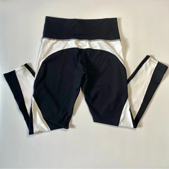 Electric & Rose Large Sunset High Rise Legging Black and White - Picture 2 of 7